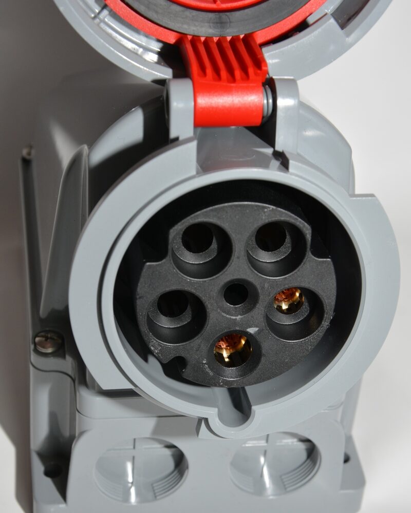 Prise industrielle fixe murale PCE 63A 5 broches 400V 6h IP67 135-6